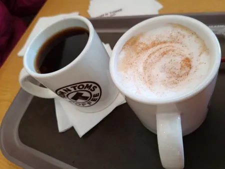Tom N Toms Coffee