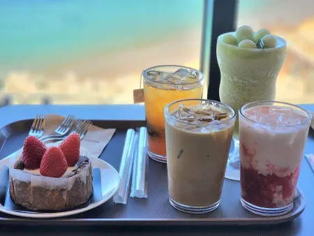Hollys Sokcho Yeongnang Beach Branch