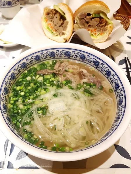 Banh Mi Hong Hoa