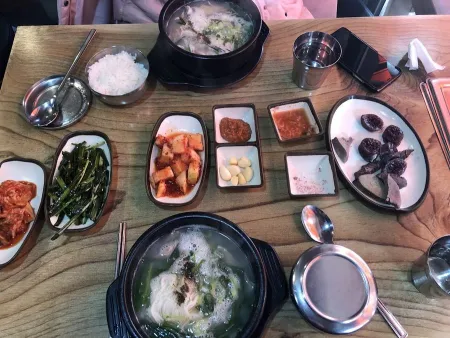 Mapo Yuga Gungjung Jokbal Dohwa Branch