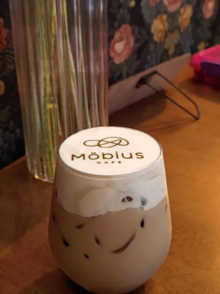 Moebius Cafe