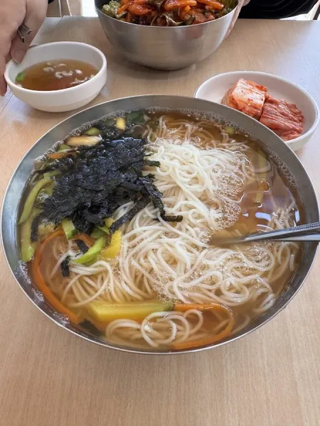 청석골잔치국수