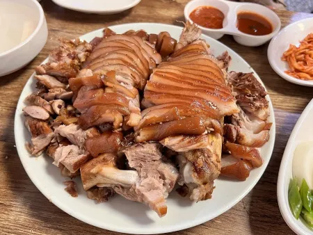 와글와글족발