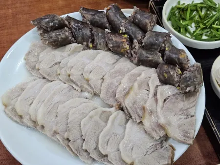장수촌 24시 순대돼지국밥 범일점