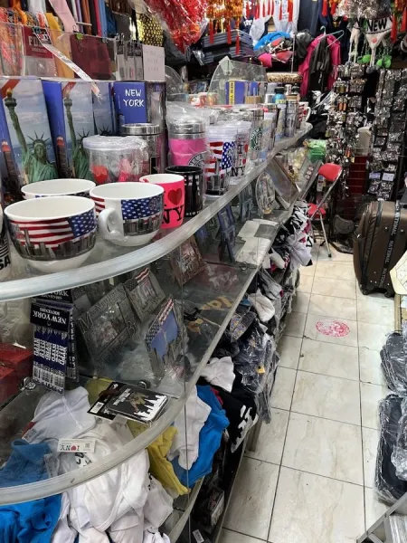 New York Souvenir & Gift Center