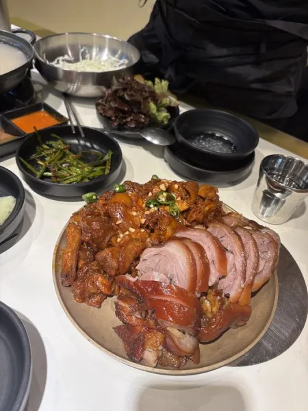 Manjok Ohyang Jokbal Dongdaemun Branch