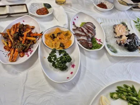 Ujeong Hoetjip