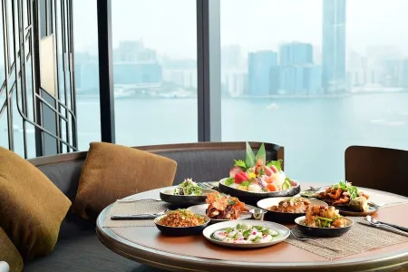 Cruise Restaurant & Bar