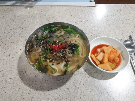 Dongsang Market Kalguksu