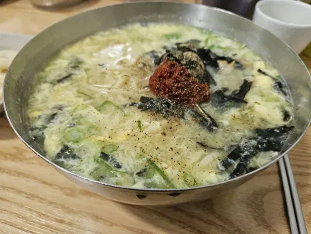 Myeonggung Kalguksu