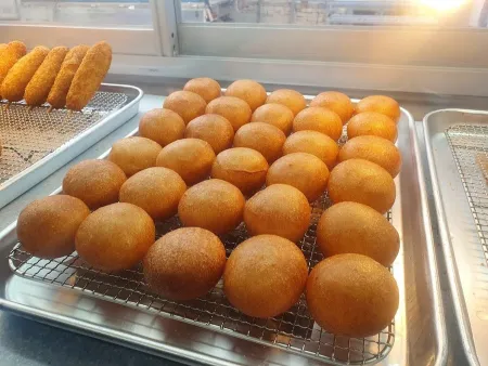 Suwon Banghwasuryujeong Kkwabaegi