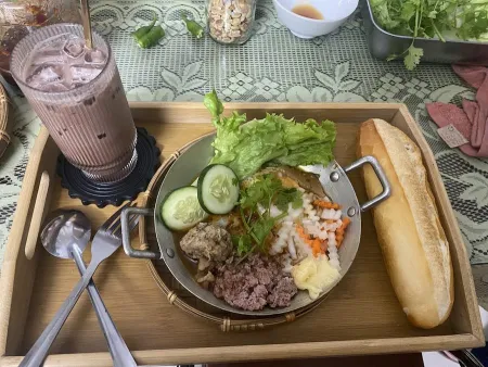 Tiệm cà phé - điểm tâm 32