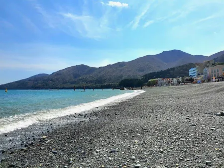 Hakdong Heukjinju Mongdol Beach