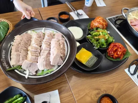원할머니보쌈족발 &박가부대 부산광안점