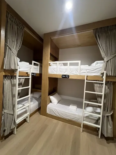 InnDeSea Poshtel