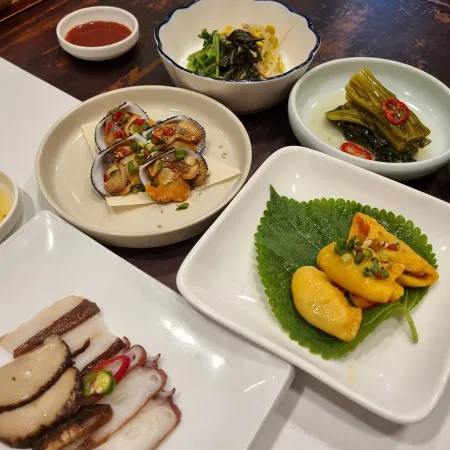 Tongnamu House