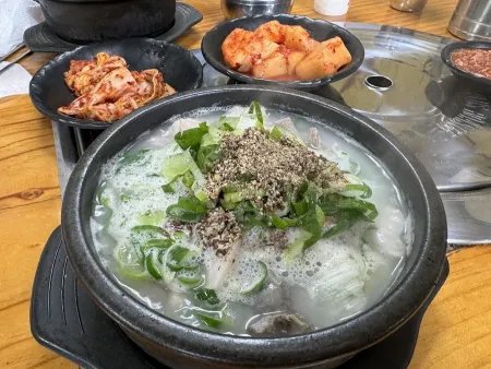Songane Gomguksu Seolreongtang