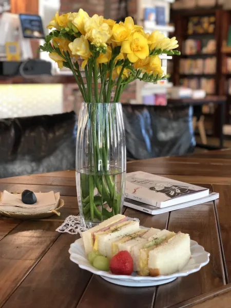 Cafe Donggyeong & Bookstore