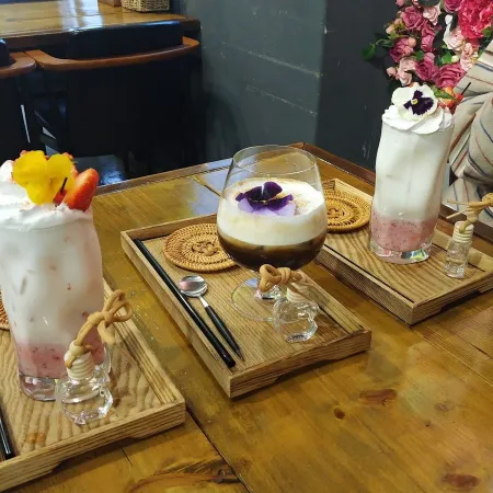 Lobelia Dew Cafe & Wine