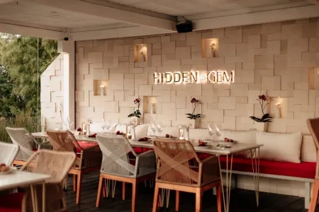 Hidden Gem Uluwatu - Restaurant & Wine Lounge