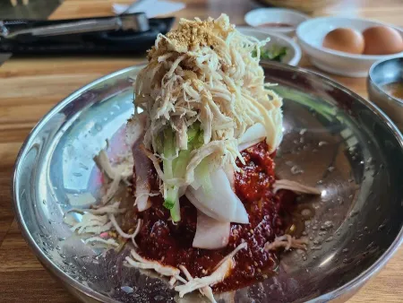 Gogi Baksa Naengmyeon Chogye Makguksu