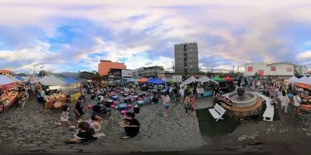 Wua Lai Walking Street Saturday Market