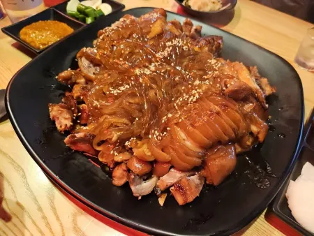 魔王豬腳弘大店