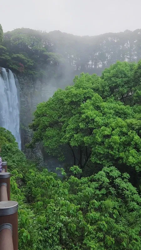 Eongtto Falls