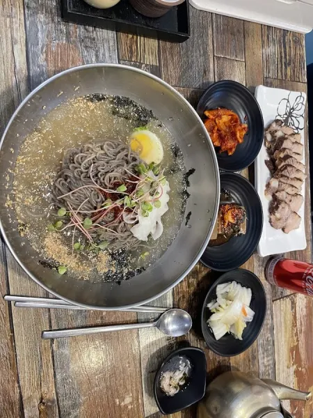 Apgujeong Makguksu