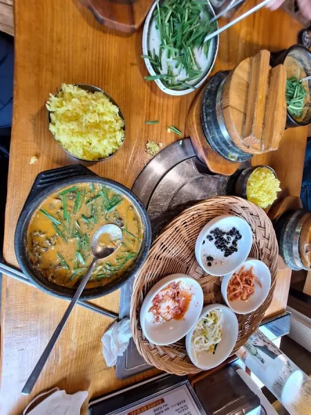 Saemgol Dolsot Chueotang
