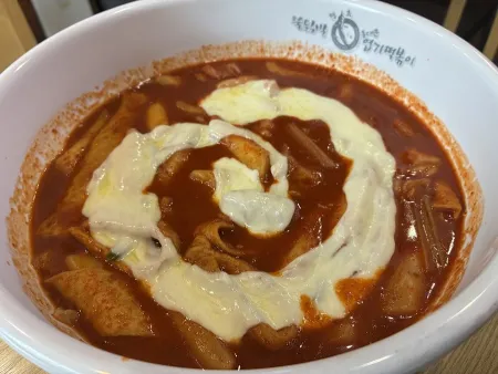 Dongdaemun bizarre Tteokbokki yisujeom