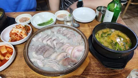 Dwaeji Gukbap Sundae Guk