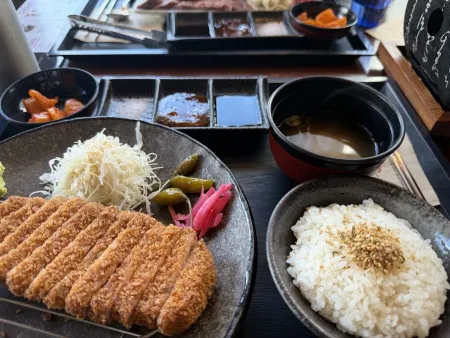 フラト食堂 イス直営店