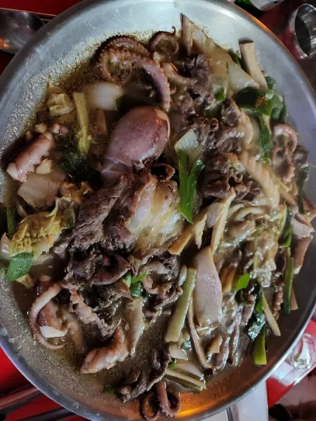 Kkumkkuneun Pojangmacha