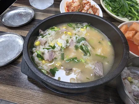 텃골수육국밥