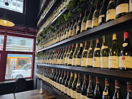 LQV WAN CHAI - Le Bar & La Cave