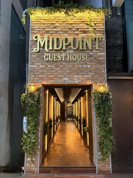 Midpoint Guesthouse