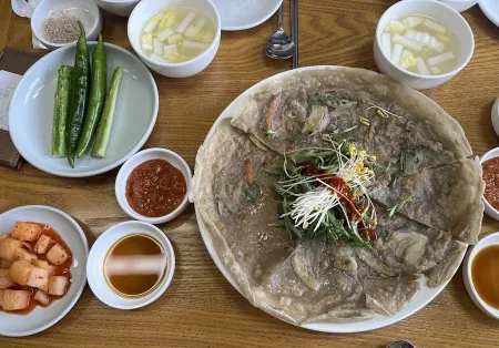Seongbuk-dong Nurungji Baeksuk