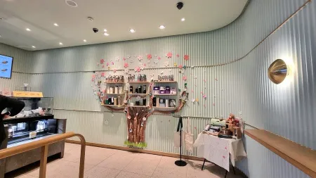 Starbucks Gangnam Station Sinbundang Line