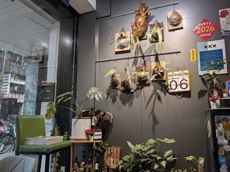弎時咖啡 TH!RTY COFFEE | 深夜酒咖 | 早午餐 | 甜點