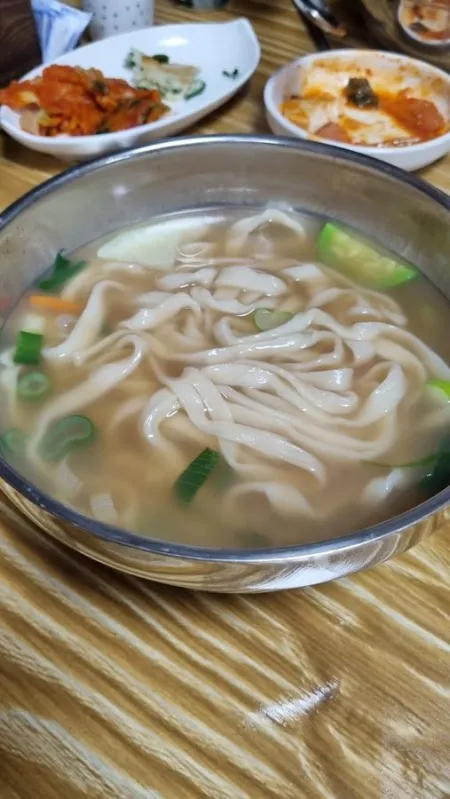 Riverside Kalguksu