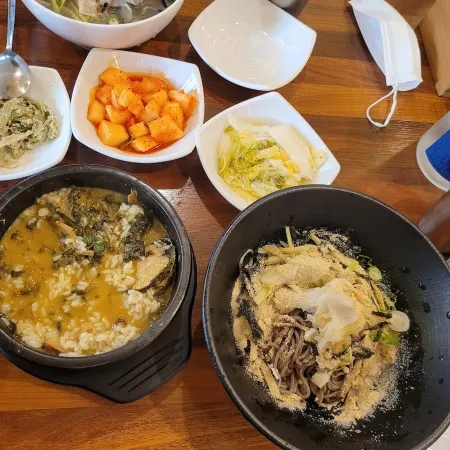 Uri Dongne Makguksu Gukbap