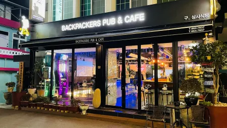Backpackers Pub & Cafe