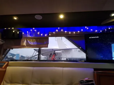 Iris yacht