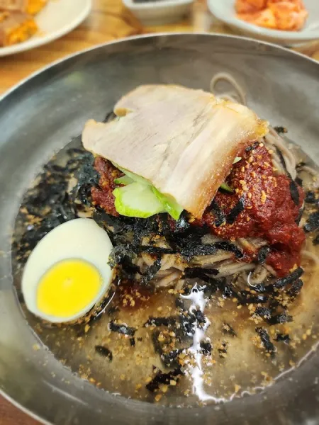 Dume Makguksu