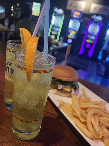 LUCAS PUB