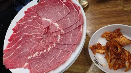 Deungchon Shabu Kalguksu Gwanghwamun Branch