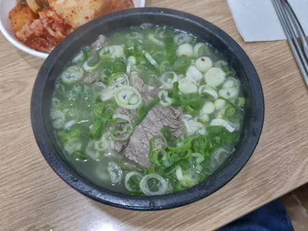 Pungnyeonok Seolleongtang
