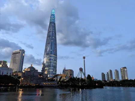 Seokchon Lake (West Lake)