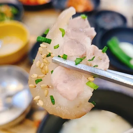 Gusan-dong Dwaeji Gukbap
